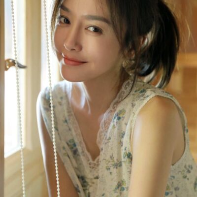 秦岚碎花家居服慵懒松弛感美女头像图集 居家女友温婉气质头像