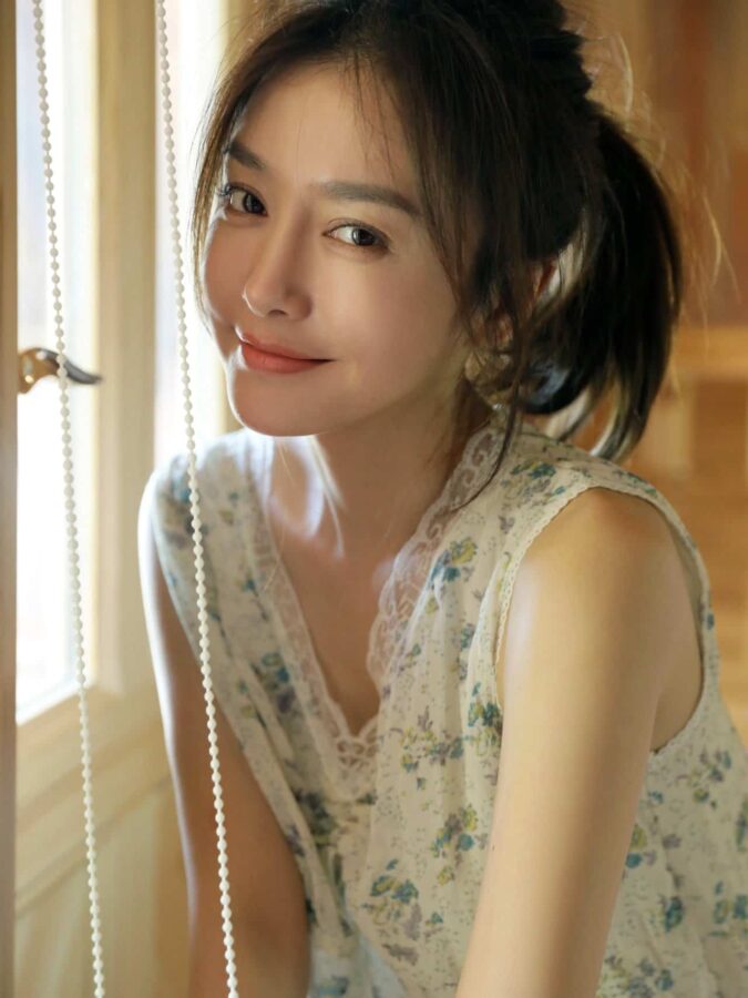秦岚碎花家居服慵懒松弛感美女头像图集 居家女友温婉气质头像_7