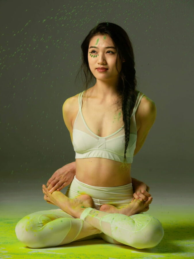 室内瑜伽短裤拉伸运动透明感十足！创意瑜伽!_3
