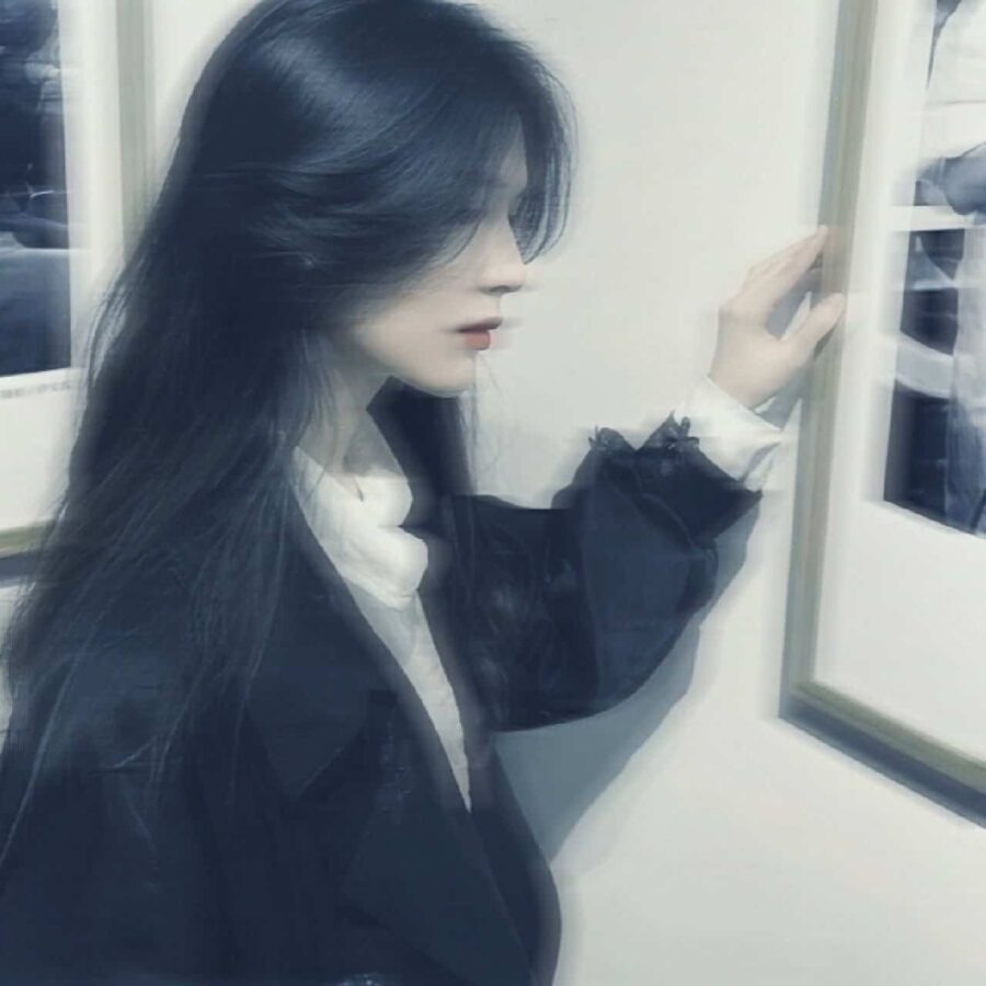 慵懒偏冷淡风女生头像 像救赎的光又像坠落的灰白头像_13