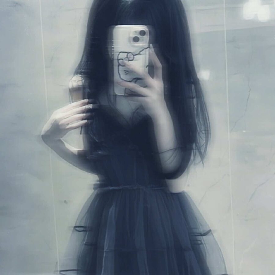 慵懒偏冷淡风女生头像 像救赎的光又像坠落的灰白头像_16