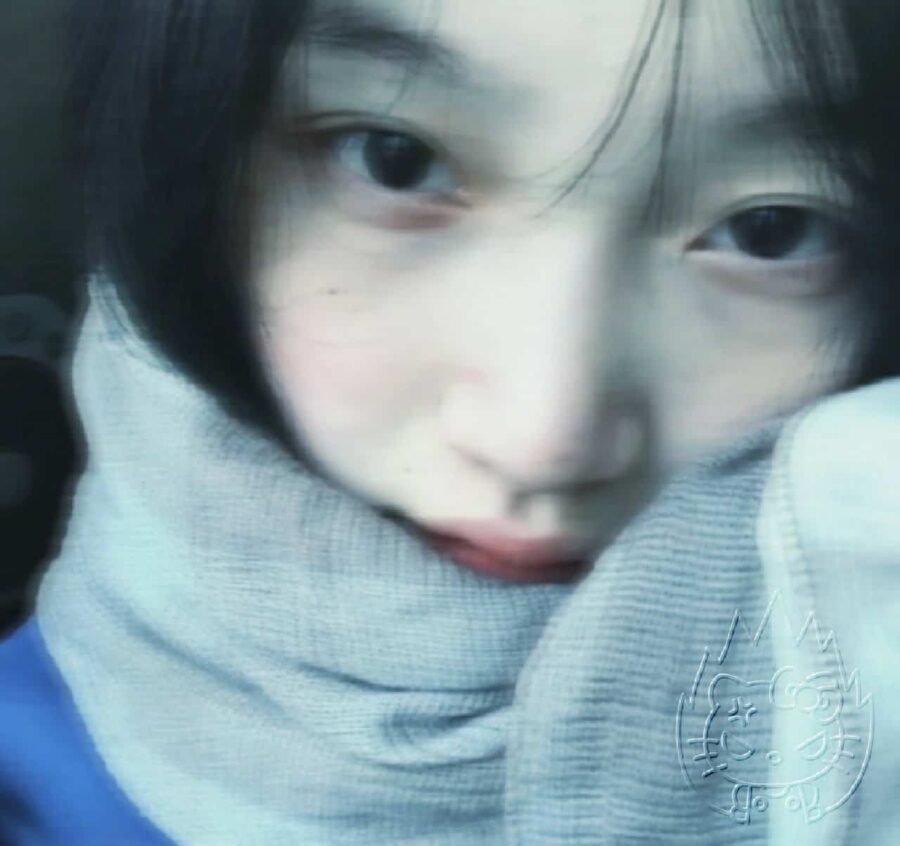慵懒偏冷淡风女生头像 像救赎的光又像坠落的灰白头像_3