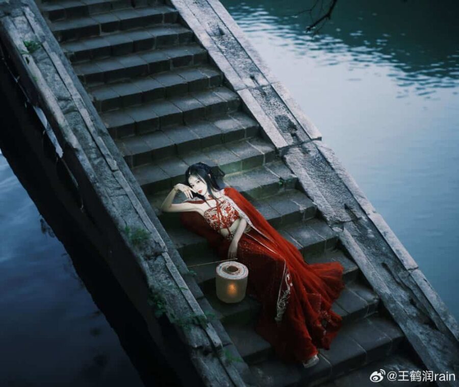 《莲花楼》圣女角丽谯红衣撑伞古装美女头像 痴汉疯批美人王鹤润古风女头_8