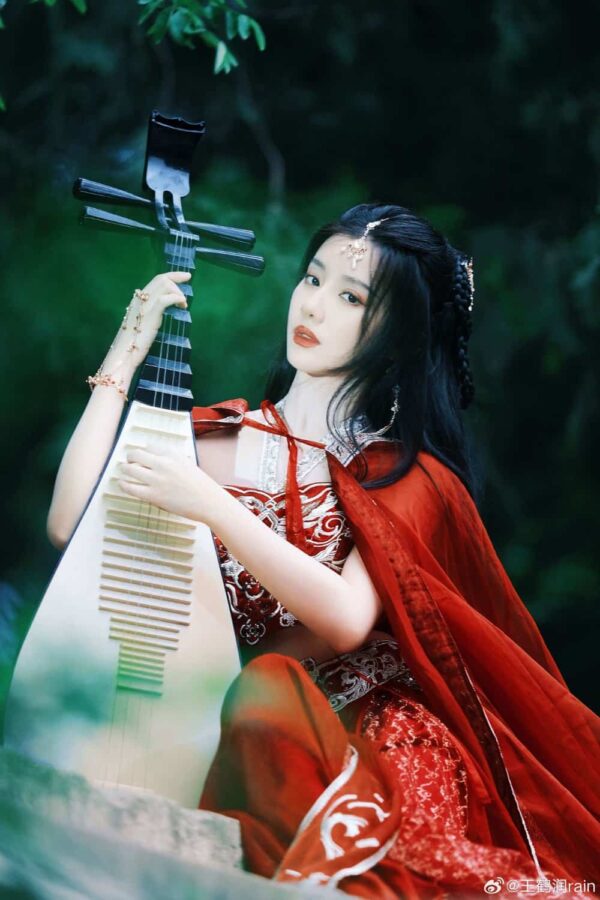 《莲花楼》圣女角丽谯红衣撑伞古装美女头像 痴汉疯批美人王鹤润古风女头_9