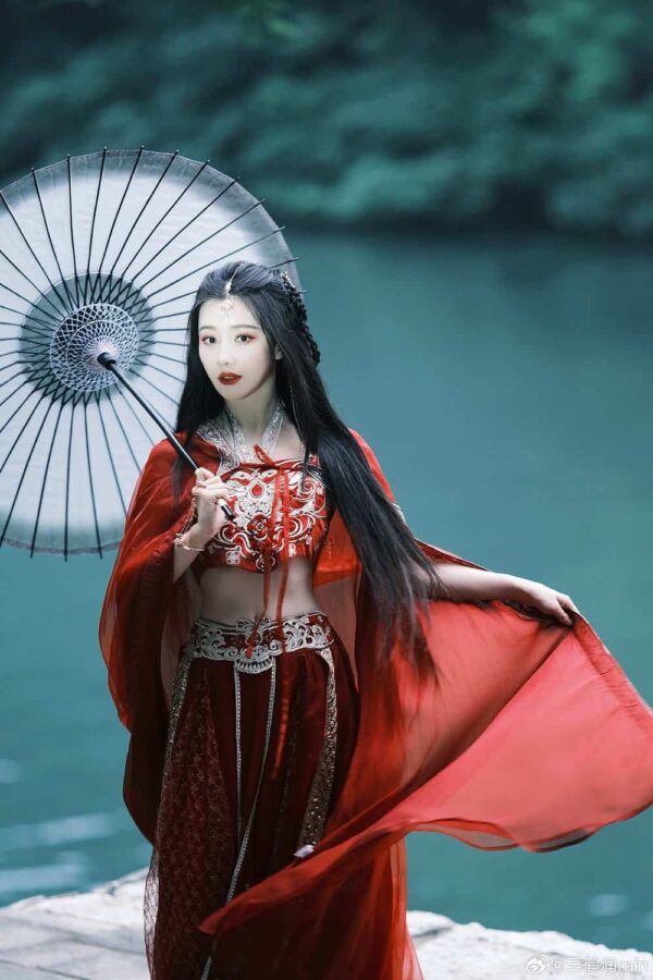 《莲花楼》圣女角丽谯红衣撑伞古装美女头像 痴汉疯批美人王鹤润古风女头_10