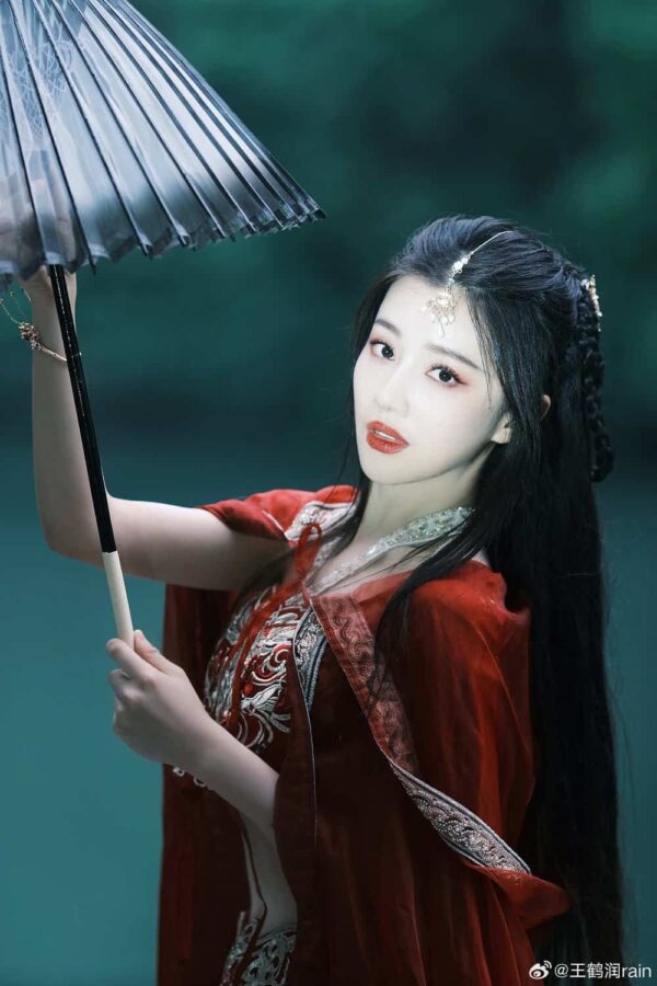 《莲花楼》圣女角丽谯红衣撑伞古装美女头像 痴汉疯批美人王鹤润古风女头_11