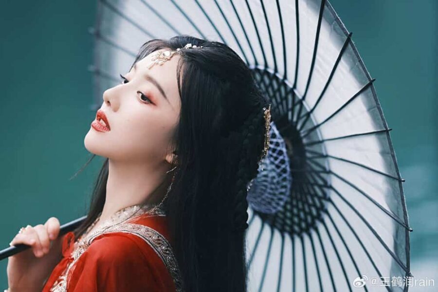 《莲花楼》圣女角丽谯红衣撑伞古装美女头像 痴汉疯批美人王鹤润古风女头_12