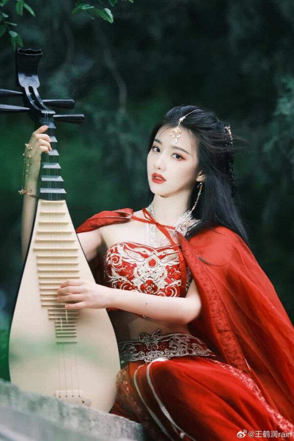 《莲花楼》圣女角丽谯红衣撑伞古装美女头像 痴汉疯批美人王鹤润古风女头_13