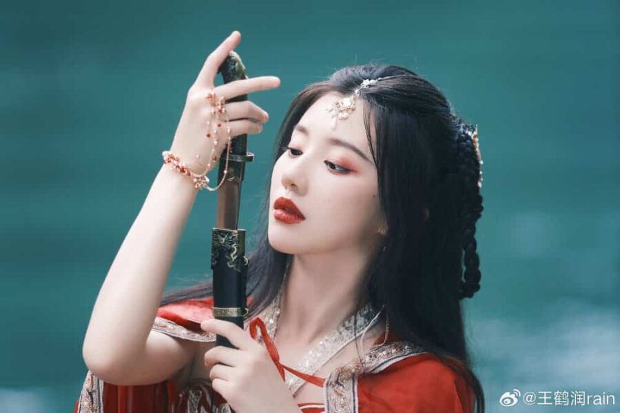 《莲花楼》圣女角丽谯红衣撑伞古装美女头像 痴汉疯批美人王鹤润古风女头_15