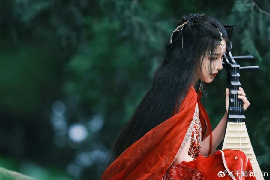 《莲花楼》圣女角丽谯红衣撑伞古装美女头像 痴汉疯批美人王鹤润古风女头_16