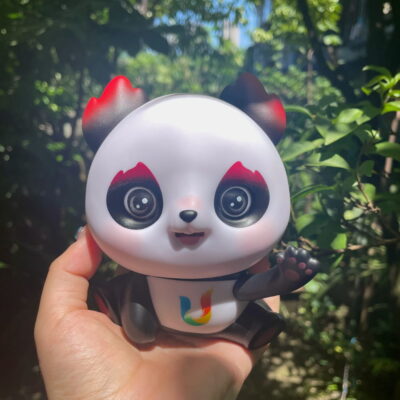 大运会吉祥物蓉宝熊猫手办实拍图