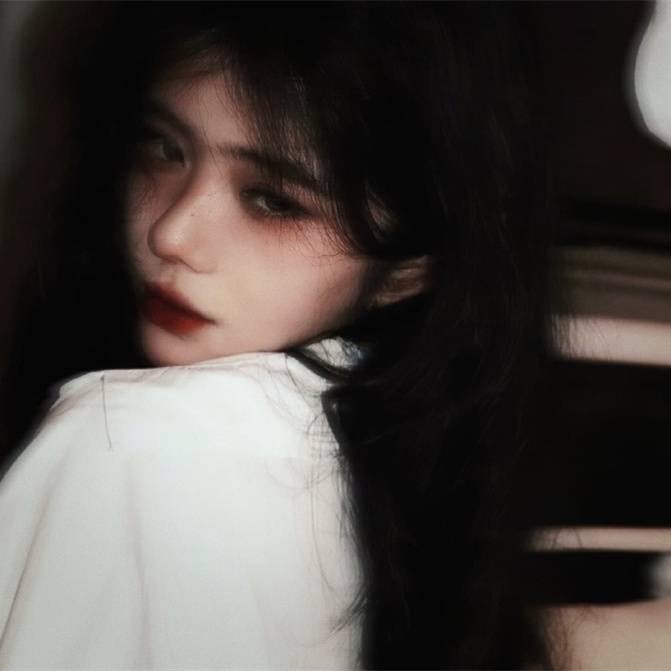 好看又EMO的女生头像无水印图片_9