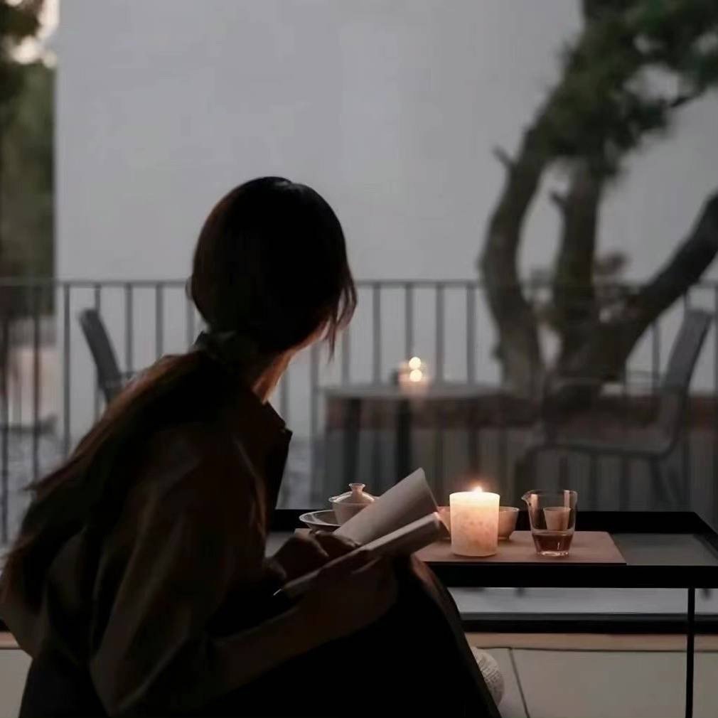 好看又EMO的女生头像无水印图片_11