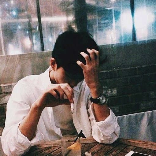 好看又EMO的男生头像无水印图片_3