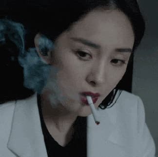 杨幂抽烟镜头gif动态图