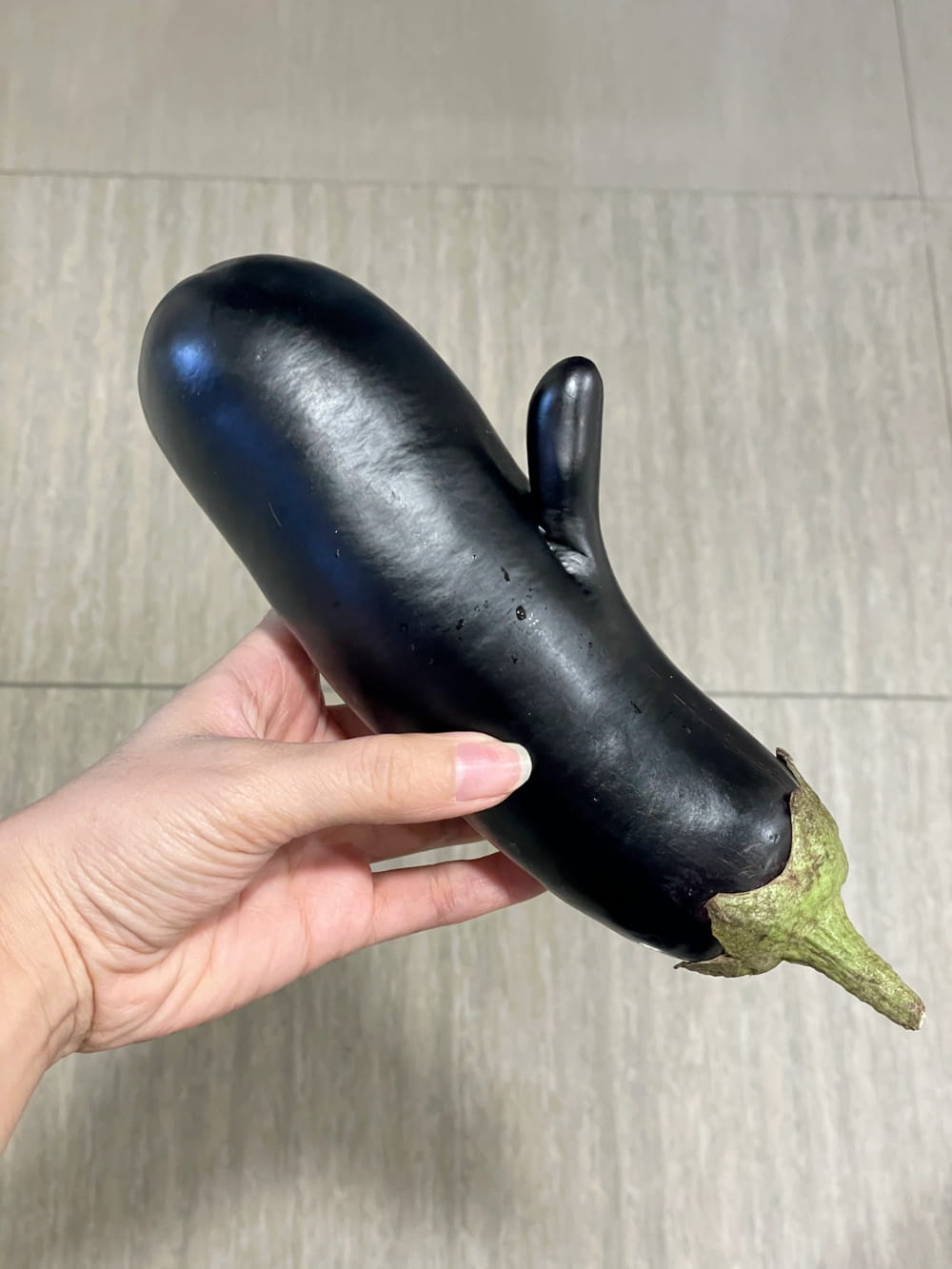 不正经大茄子图片高清 看的人家好害羞_2