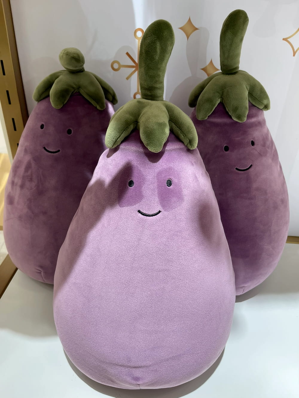selfridges茄子公仔,网红茄子戴墨镜玩偶图片_3