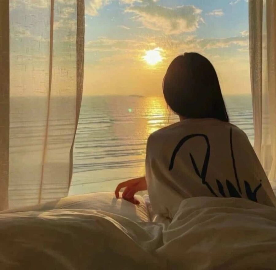 温柔长发女生海边看日出日落氛围感微信头像 优质女孩浪漫海滩背影头像_21
