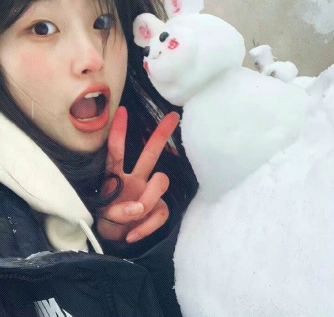 冬天下雪的唯美女生头像，冬天女头像女生雪景氛围感_2