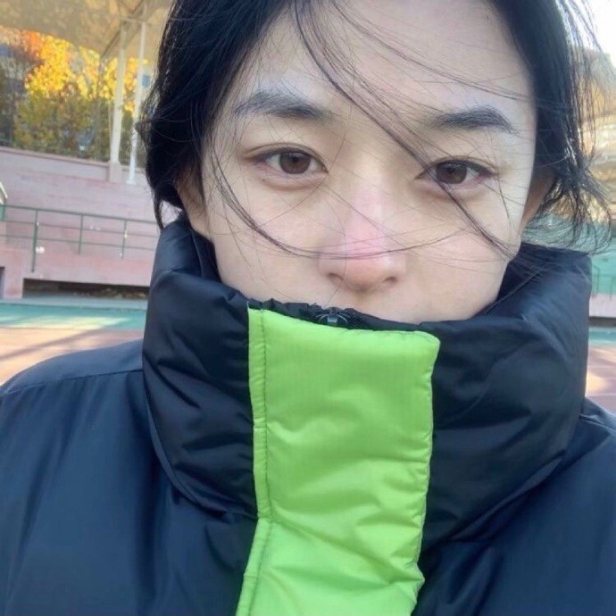 冬天下雪的唯美女生头像，冬天女头像女生雪景氛围感_10