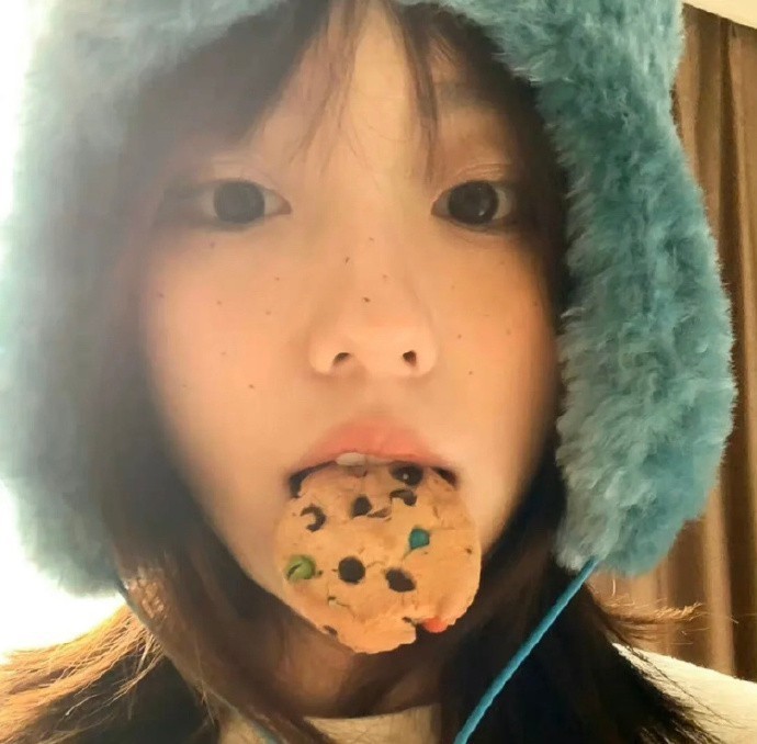冬天下雪的唯美女生头像，冬天女头像女生雪景氛围感_11