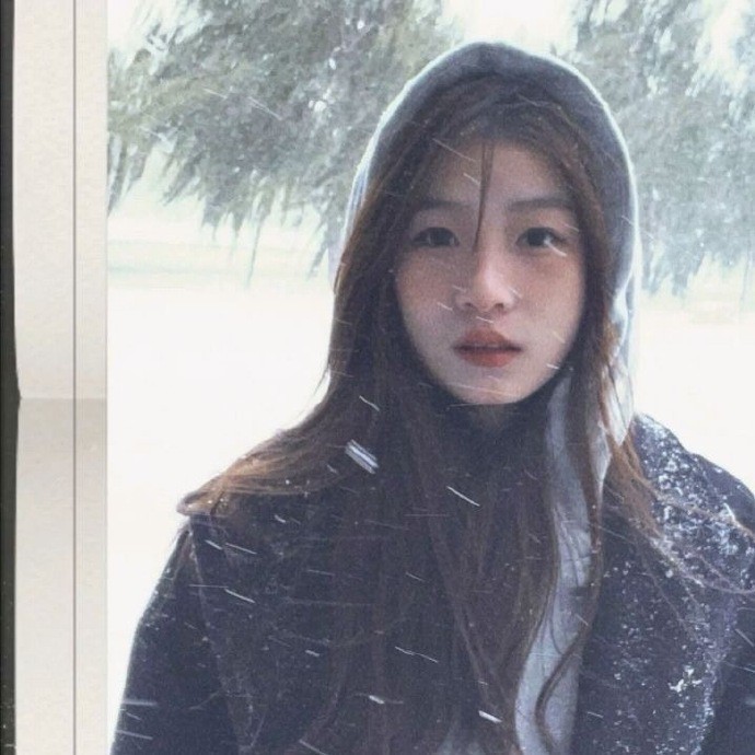 冬天下雪的唯美女生头像，冬天女头像女生雪景氛围感_14