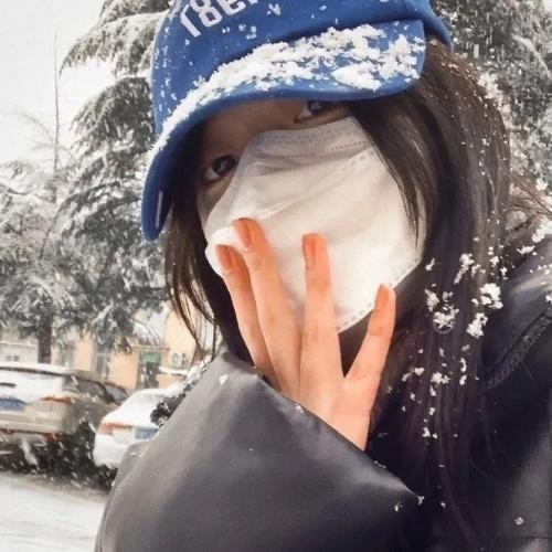 冬天下雪的唯美女生头像，冬天女头像女生雪景氛围感_15