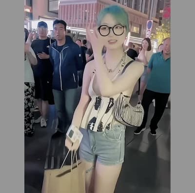 夏天短袖侧面看见女生小馒头图片