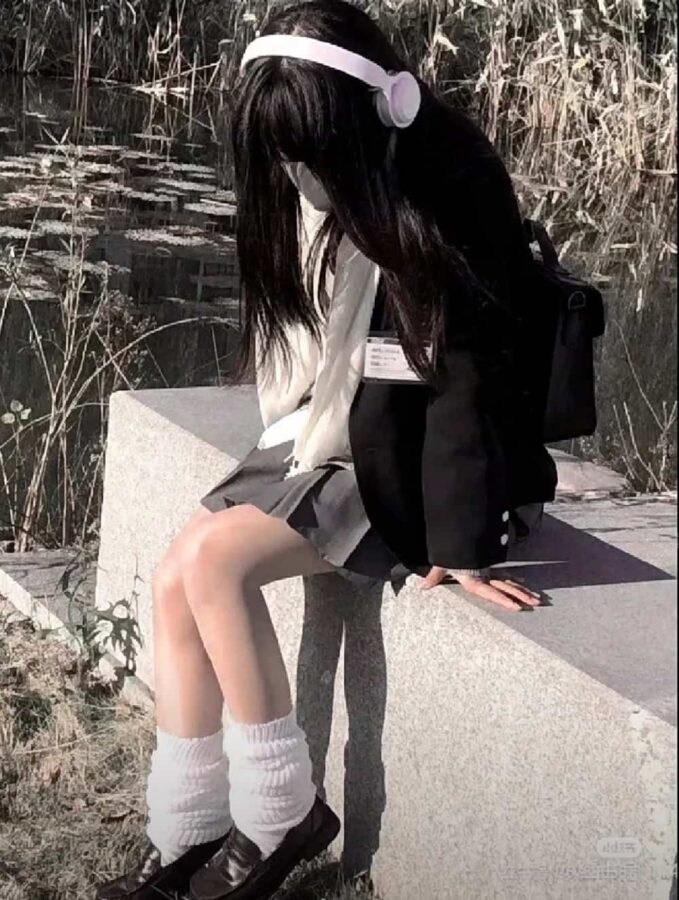 高级emo伤感女生头像 流眼泪伤心难过委屈自己朦胧感情绪头像_3