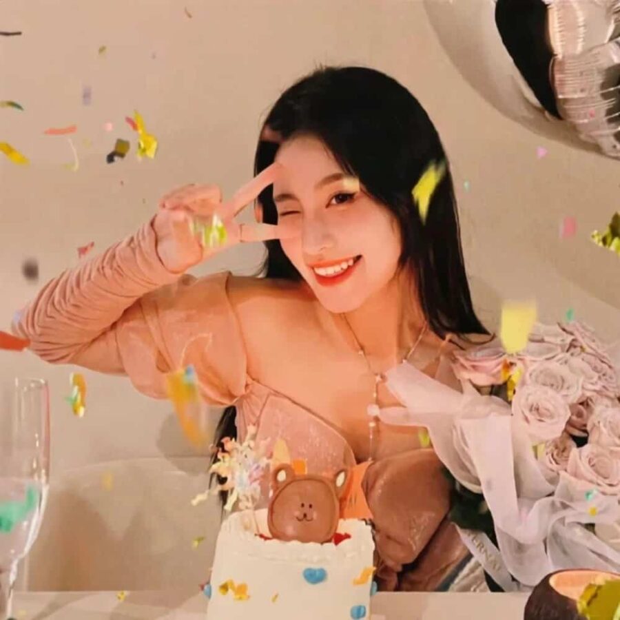 一男一女比心比耶一边一半情侣头像 真人合照单人照片情头_11