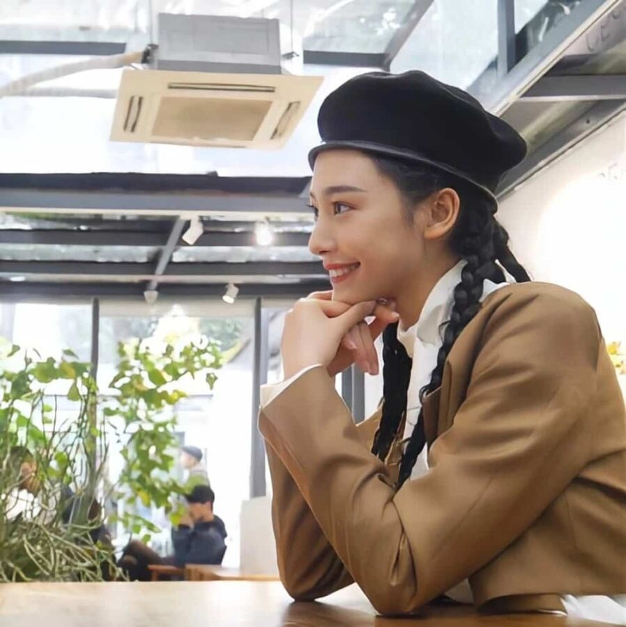 一男一女比心比耶一边一半情侣头像 真人合照单人照片情头_21