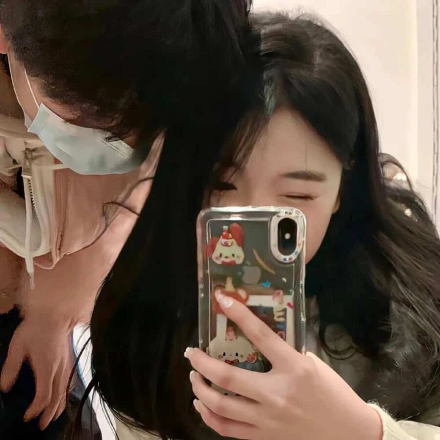 一男一女比心比耶一边一半情侣头像 真人合照单人照片情头_17