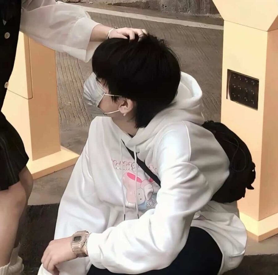 一男一女比心比耶一边一半情侣头像 真人合照单人照片情头_20