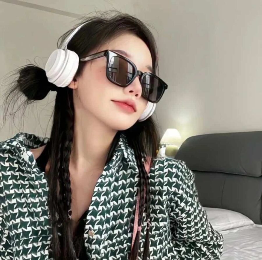高级小众而又惊艳的ins风真人露脸女生头像 好看不易撞的女生微信头像_8