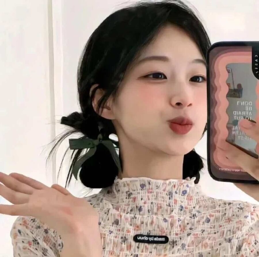 高级小众而又惊艳的ins风真人露脸女生头像 好看不易撞的女生微信头像_12