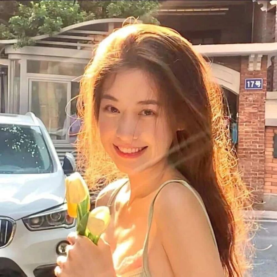高级小众而又惊艳的ins风真人露脸女生头像 好看不易撞的女生微信头像_13