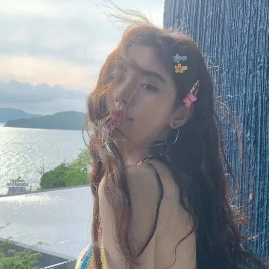 高级小众而又惊艳的ins风真人露脸女生头像 好看不易撞的女生微信头像_15