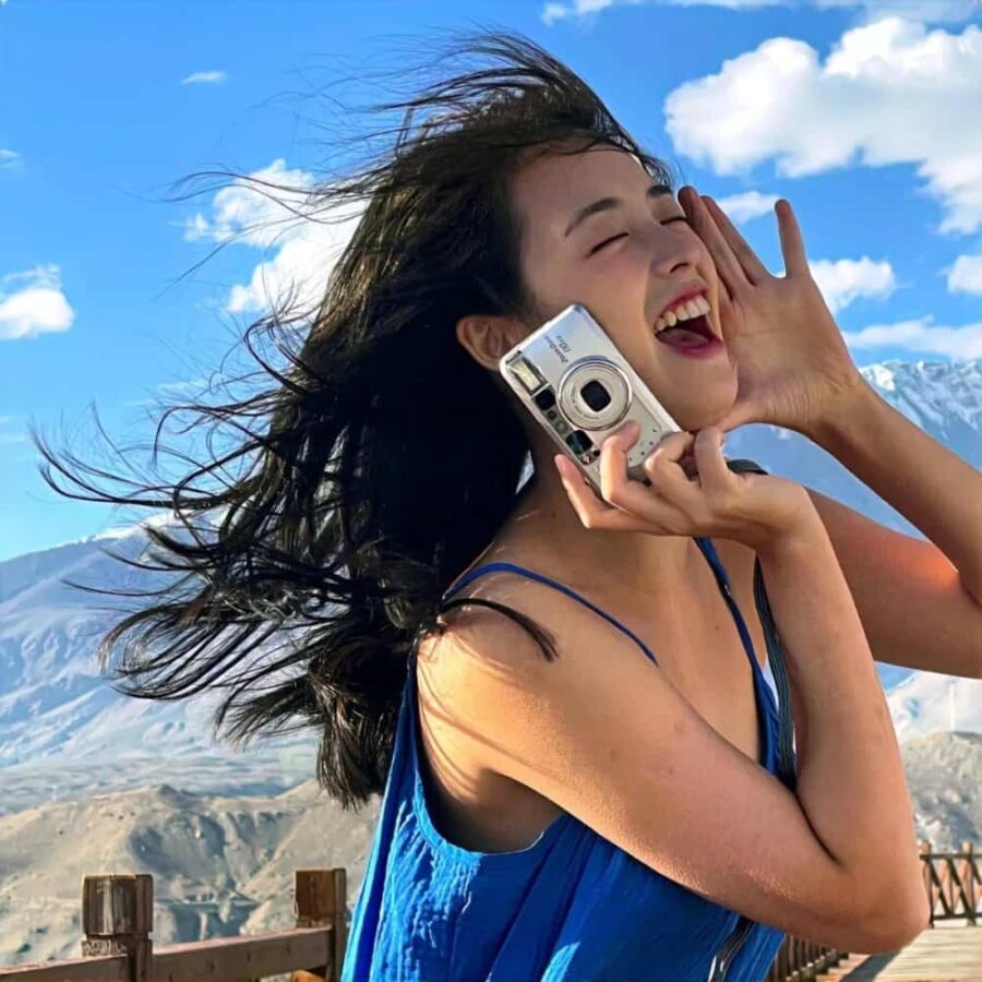 高级小众而又惊艳的ins风真人露脸女生头像 好看不易撞的女生微信头像_17