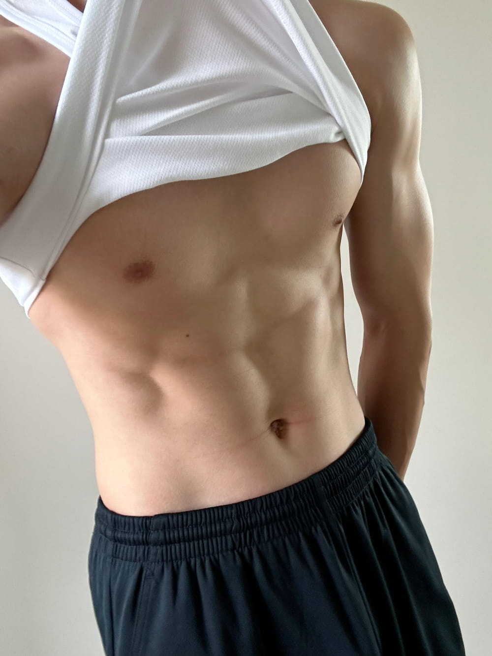 给你们看一下我弟的腹肌照片，腹肌裤子拉得很低能看到青筋_7