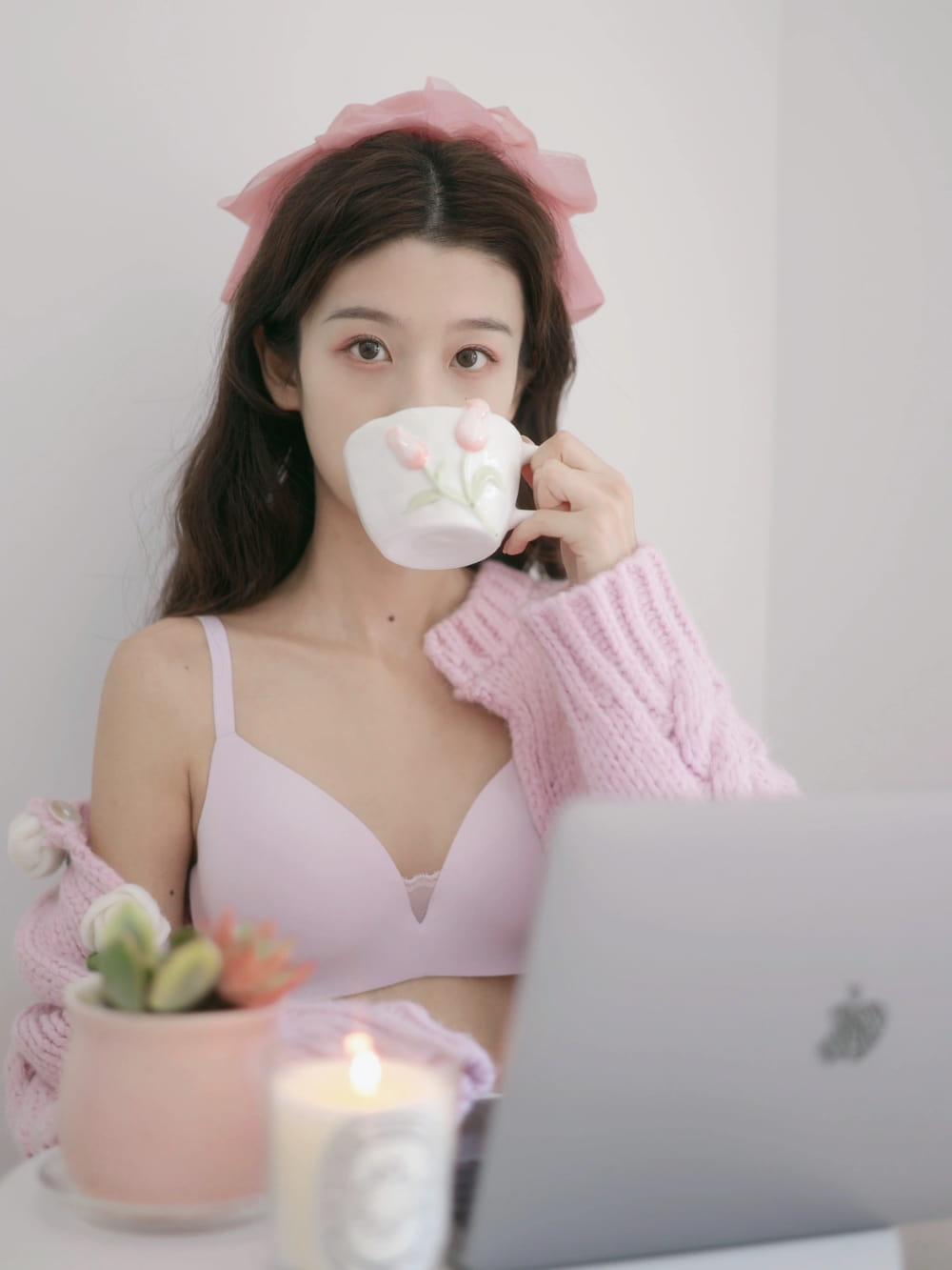 现实中特别漂亮的女孩图片,慵懒且随意的居家服_4