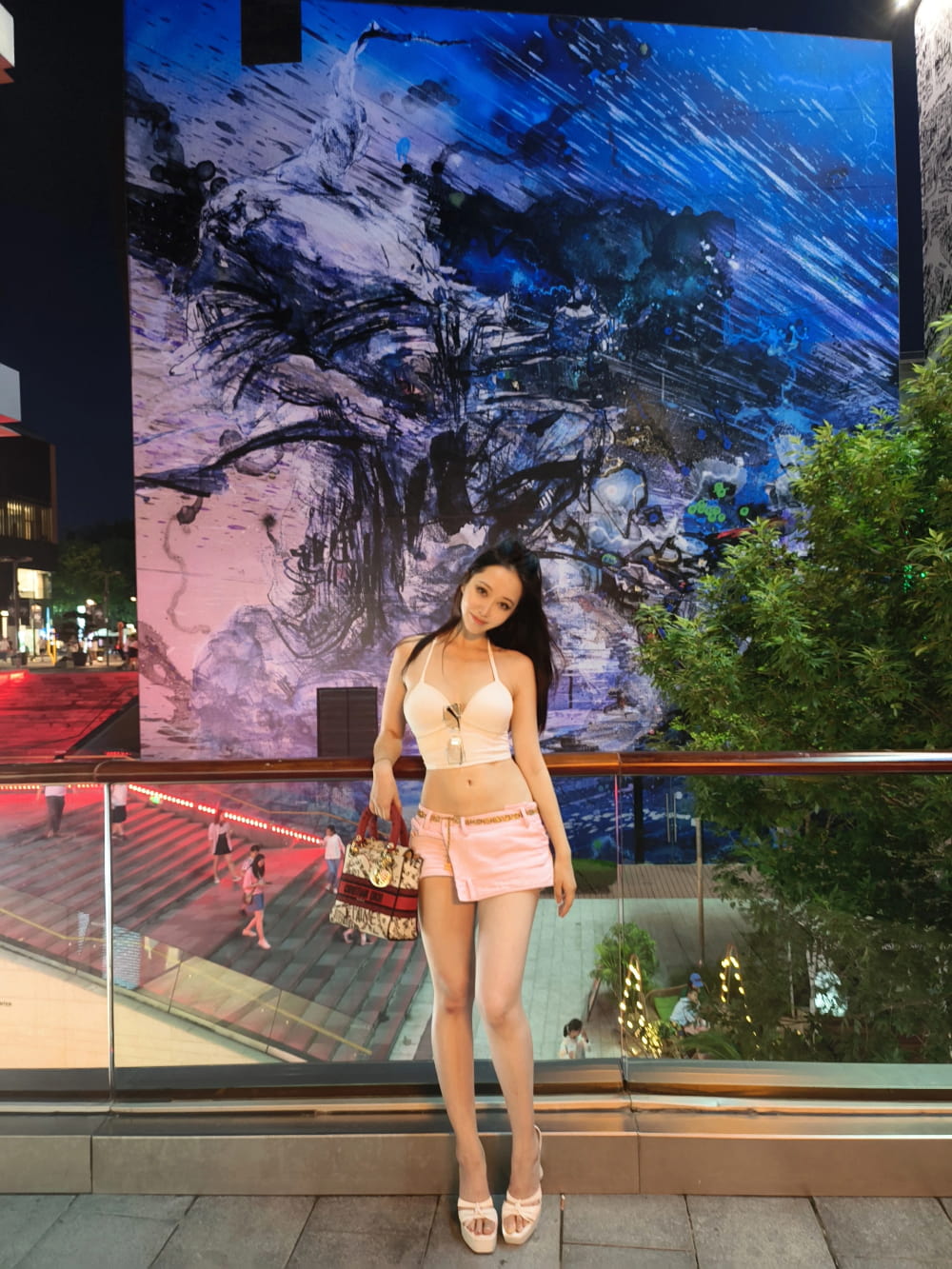 为什么现实中见不到美女?现实中美女图片_2