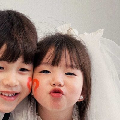 小男孩小女孩西装婚纱情侣头像 真人萌娃婚纱照一人一张合照情头