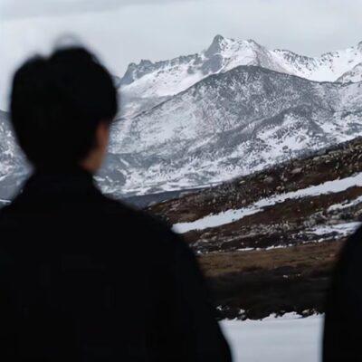 值得永远不换的氛围感真人不露脸照片男头 招女孩喜欢的神秘男生头像