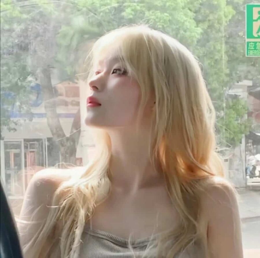 好看的朦胧ins风高级感甜美女生头像 惹男孩心疼的真人照片女孩头像_12