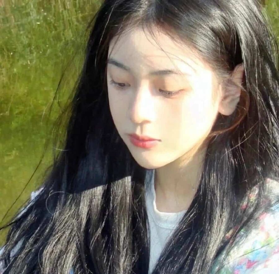 好看的朦胧ins风高级感甜美女生头像 惹男孩心疼的真人照片女孩头像_24