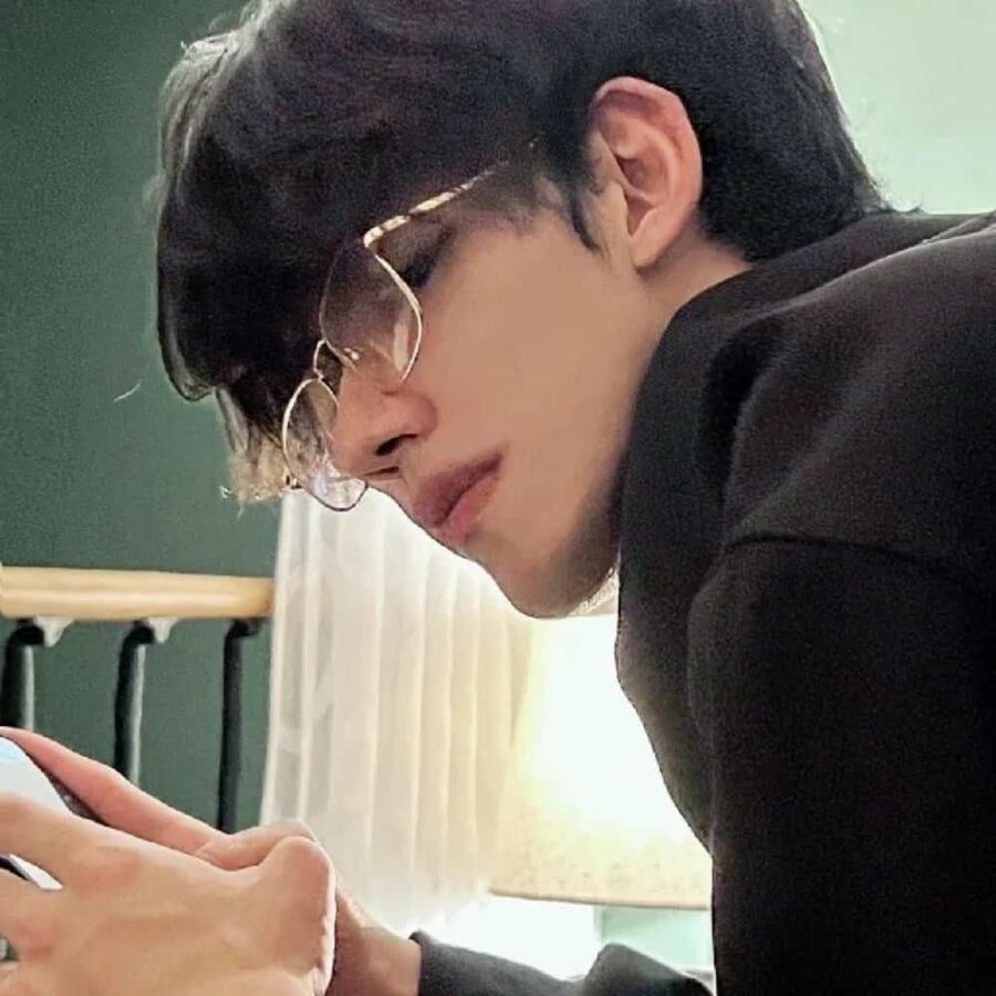 女孩喜欢的禁欲系优质男生头像 高级慵懒小众冷淡风男头_1