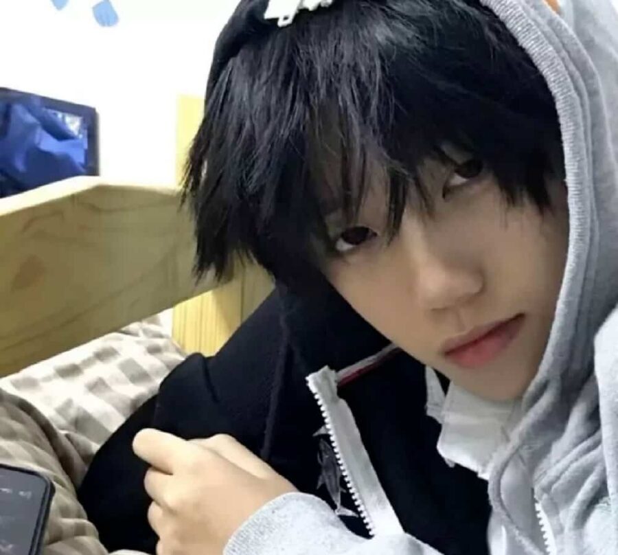 女孩喜欢的禁欲系优质男生头像 高级慵懒小众冷淡风男头_16
