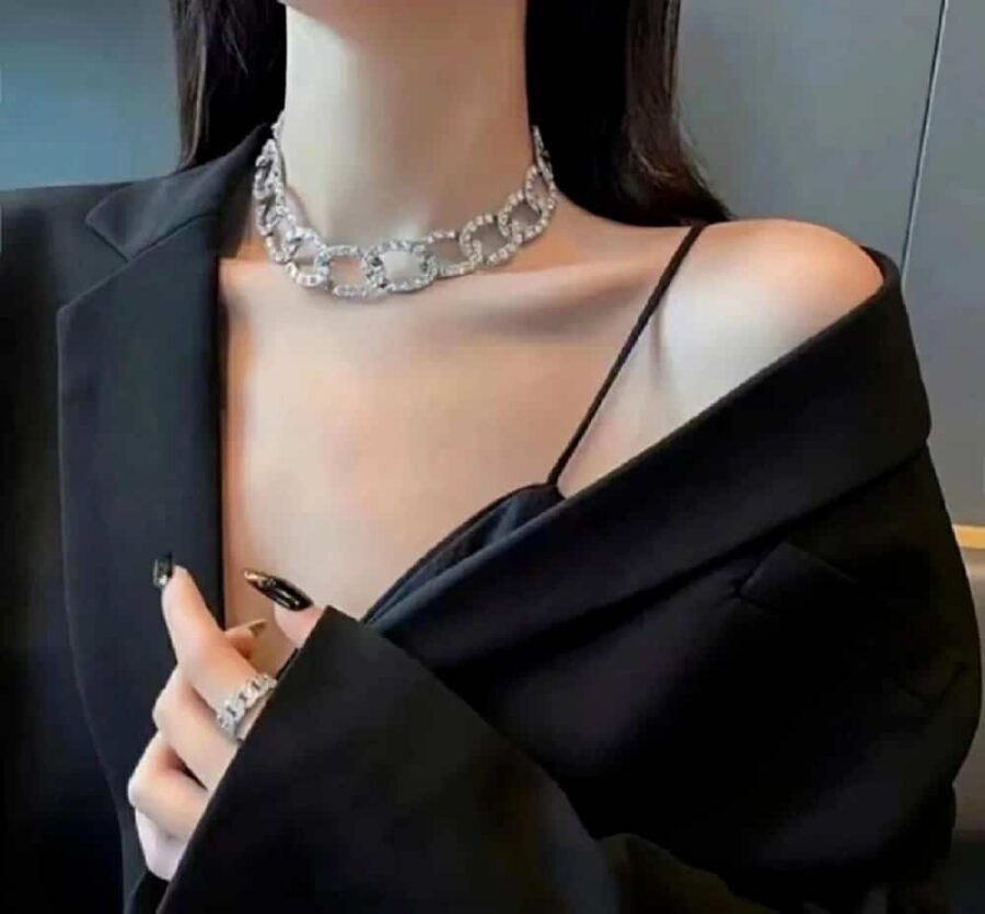美女露香肩又欲又撩的情侣头像 超欲看了脸红的真人照片部位情头_5