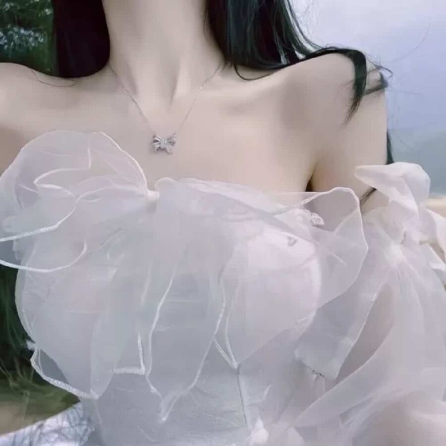美女露香肩又欲又撩的情侣头像 超欲看了脸红的真人照片部位情头_3