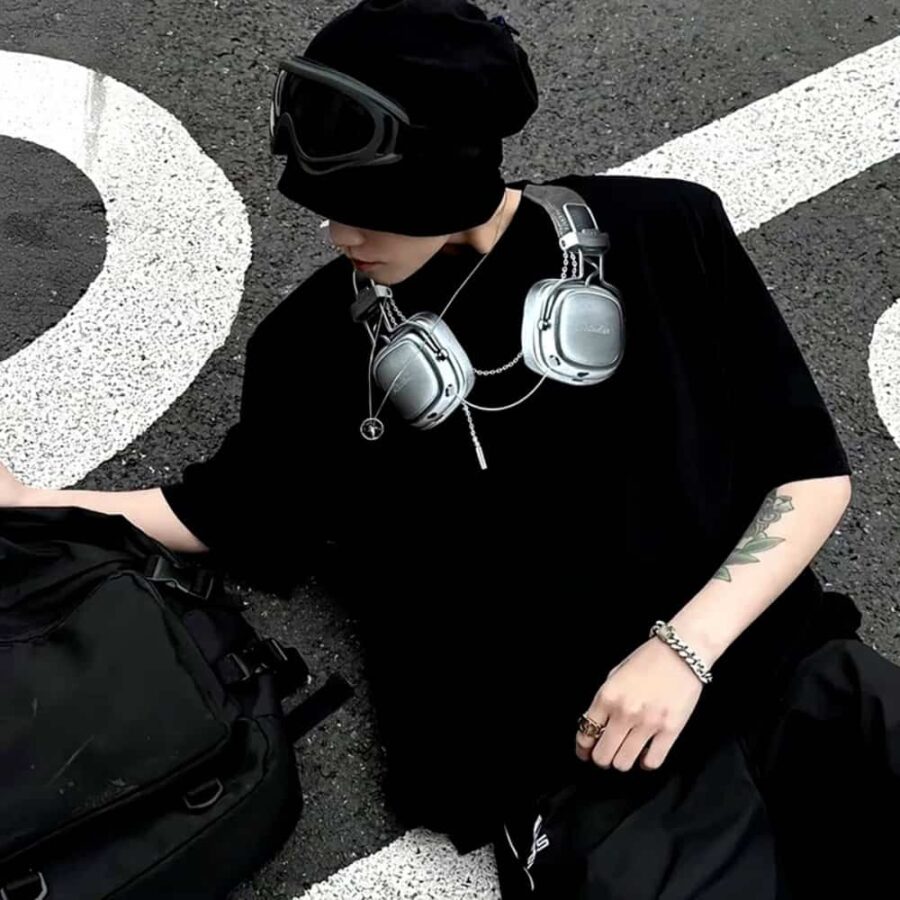 适合永久不换的男生头像 高冷孤独感不易接近的黑色系真人照片男头_1